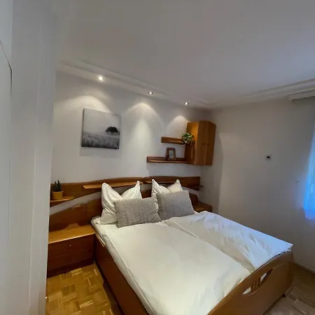 Moderne In Lkh Naehe Lejlighed