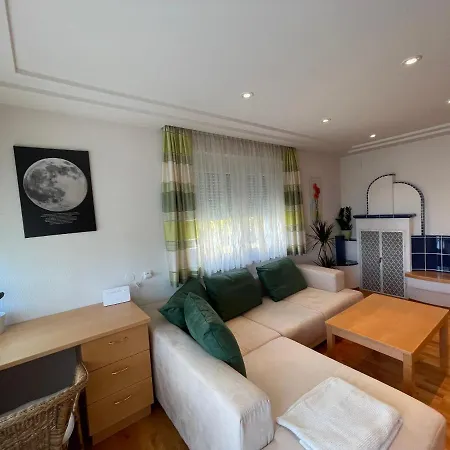 Moderne In Lkh Naehe Graz