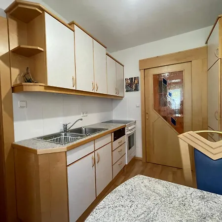 Moderne In Lkh Naehe Graz